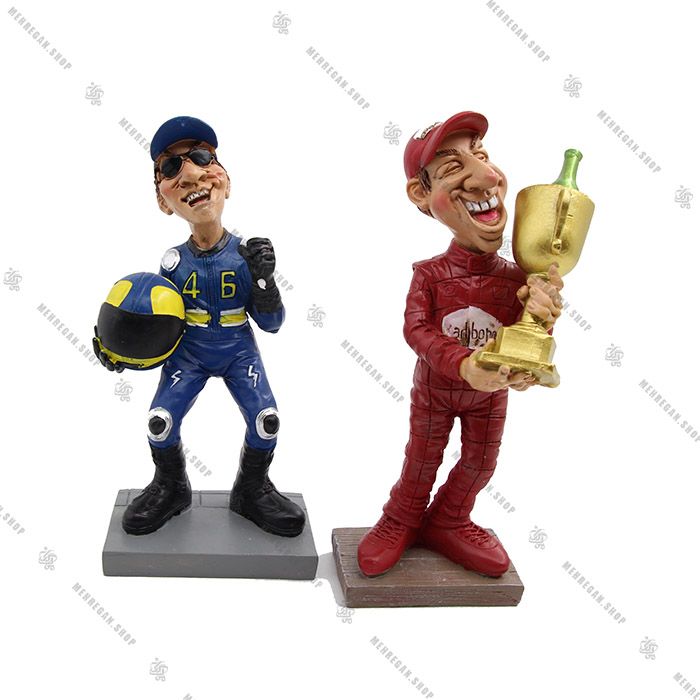 مجسمه موتور سوار با کاپ و کلاه