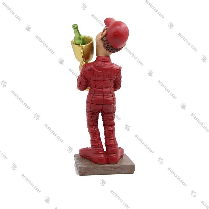 مجسمه موتور سوار با کاپ و کلاه