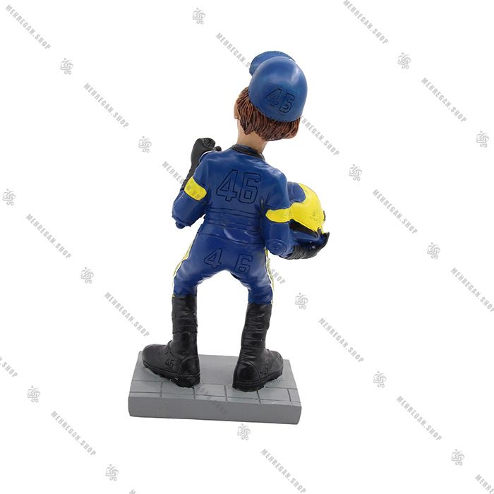 مجسمه موتور سوار با کاپ و کلاه