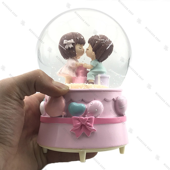 گوی برفی موزیکال فول طرح دختر پسر عاشق