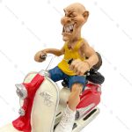 مجسمه مرد موتورسوار وسپا