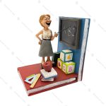 مجسمه معلم کنار تخته