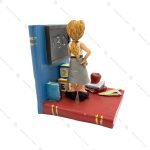 مجسمه معلم کنار تخته