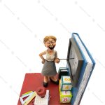 مجسمه معلم کنار تخته