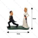 مجسمه داماد و عروس تفنگ به دست