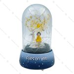 تراریوم دختر نشسته بر گوزن سفید